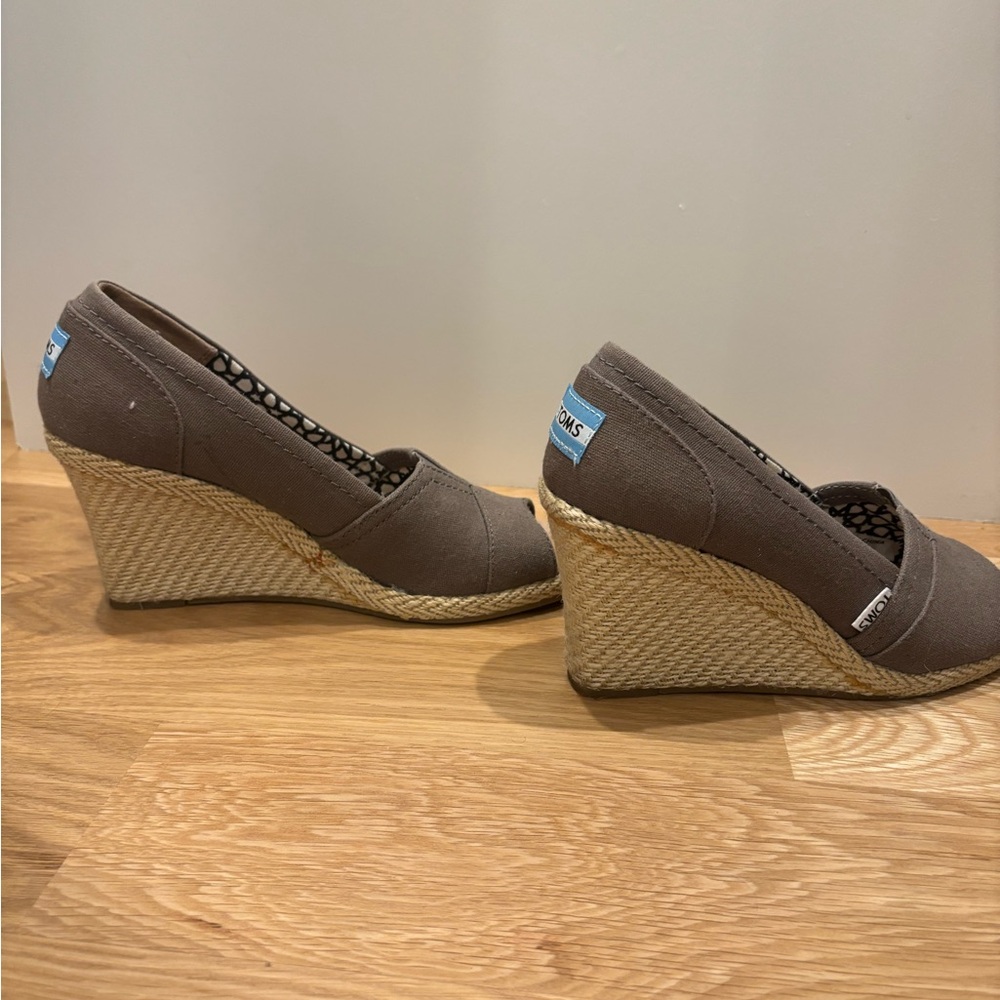 TOMS Women's Charcoal Wedge Shoes - Picture 5 of 8